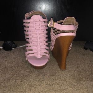 Pink cage wedges